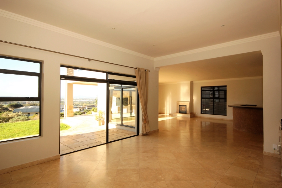 4 Bedroom Property for Sale in Stonehurst Mountain Estate Western Cape